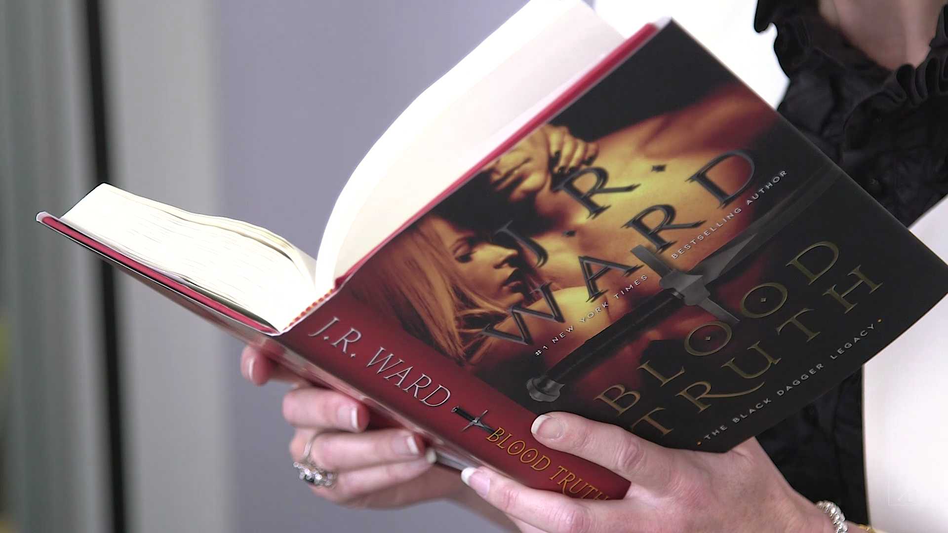 ASMR | Bestselling romance author J.R. Ward reads from NEW book