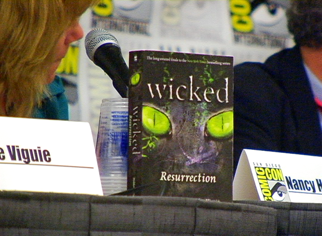 Introducing WICKED authors Nancy Holder and Debbie Viguie